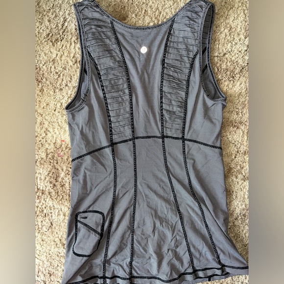 Black and grey lululemon tank top size S - Picture 2 of 3